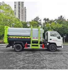 Autogunoier JMC de 5 metri cubi cu compactor și încărcare laterală