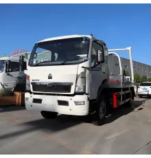 Camion de gunoi cu braț oscilant Howo 7CBM cu încărcător cu buncăr