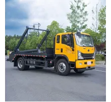 Camion de gunoi cu braț oscilant Sinotruk 7CBM cu încărcător cu buncăr