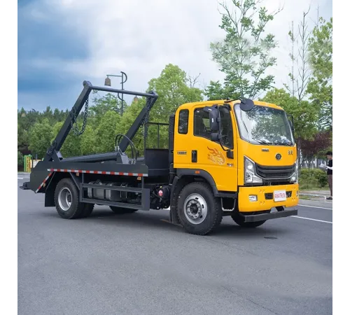 Camion de gunoi cu braț oscilant Sinotruk 7CBM cu încărcător cu buncăr