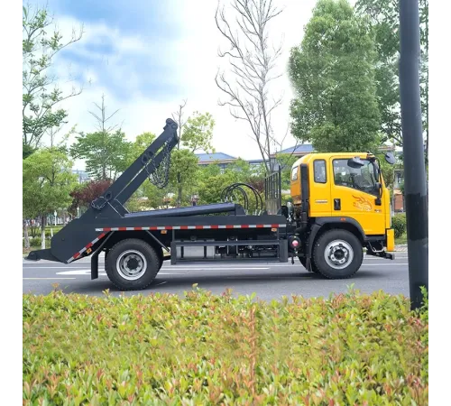Camion de gunoi cu braț oscilant Sinotruk 7CBM cu încărcător cu buncăr