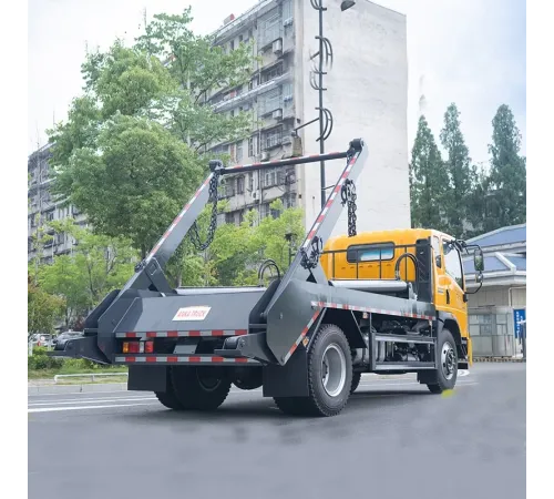 Camion de gunoi cu braț oscilant Sinotruk 7CBM cu încărcător cu buncăr