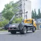 Camion de gunoi cu braț oscilant Sinotruk 7CBM cu încărcător cu buncăr
