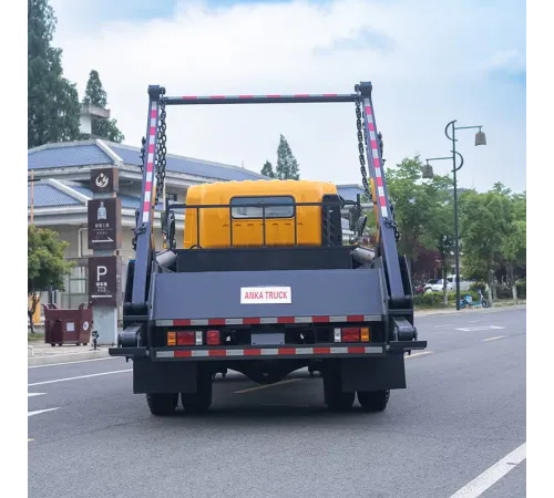Camion de gunoi cu braț oscilant Sinotruk 7CBM cu încărcător cu buncăr
