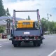Camion de gunoi cu braț oscilant Sinotruk 7CBM cu încărcător cu buncăr