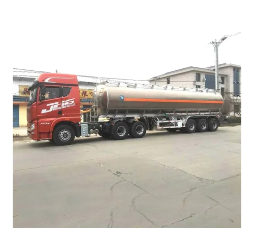Semiremorcă cisternă benzină cu 3 axe, 49000L, țiței