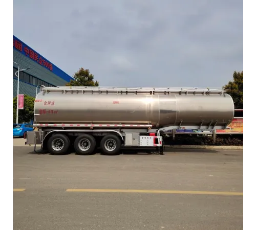 Remorcă cisternă de mare tonaj cu 3 axe de 43000L pentru transportul de produse petroliere