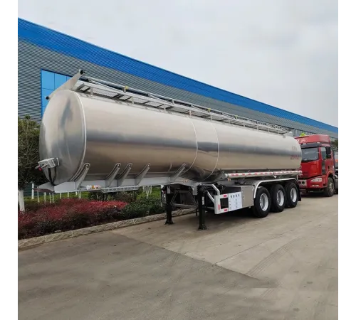 Remorcă cisternă de mare tonaj cu 3 axe de 43000L pentru transportul de produse petroliere