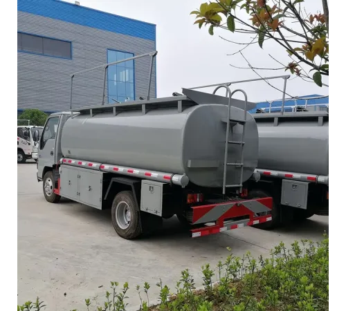 Mini-cisternă de combustibil ISUZU 4x2 5000L, marcă japoneză
