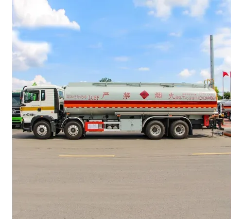 Camion cisternă Howo 8x4 30000L