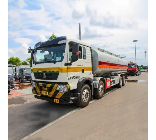 Camion cisternă Howo 8x4 30000L