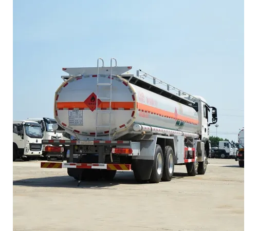 Camion cisternă Howo 8x4 30000L