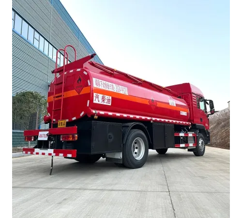 HOWO 4 * 2 cisternă de combustibil diesel cu ulei de fier