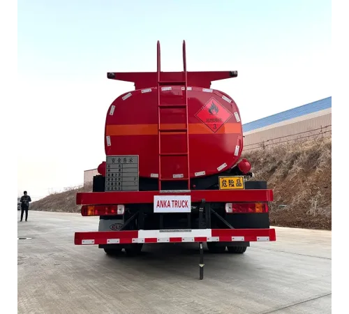 HOWO 4 * 2 cisternă de combustibil diesel cu ulei de fier