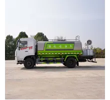 Camion cisternă DongFeng cu o capacitate de 12 metri cubi.