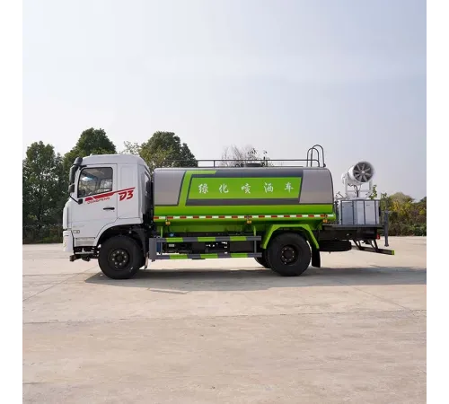 Camion cisternă DongFeng cu o capacitate de 12 metri cubi.