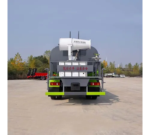 Camion cisternă DongFeng cu o capacitate de 12 metri cubi.