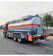 Camion chimic HOWO 8 * 4 HCL pentru transportul soluției de acid sodic