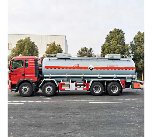 Camion chimic HOWO 8 * 4 HCL pentru transportul soluției de acid sodic