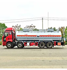 Remorcă cisternă FAW 8*4 de 20 de tone cu acid sulfuric H2SO4