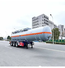Camion pentru transportul acidului sulfuric și acidului clorhidric cu o capacitate de 30 de metri cubi.