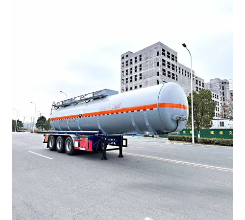 Camion pentru transportul acidului sulfuric și acidului clorhidric cu o capacitate de 30 de metri cubi.