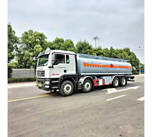 Camion SINOTRUK 8*4 24m3 pentru transportul lichidelor inflamabile cu kerosen