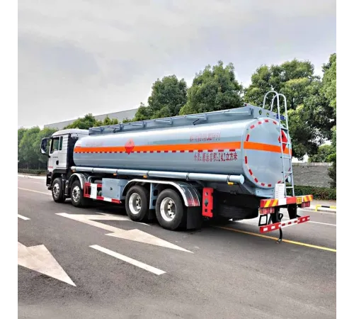 Camion SINOTRUK 8*4 24m3 pentru transportul lichidelor inflamabile cu kerosen