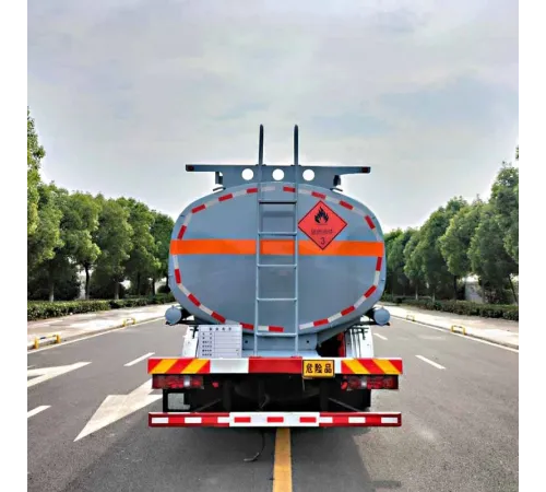 Camion SINOTRUK 8*4 24m3 pentru transportul lichidelor inflamabile cu kerosen