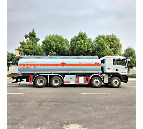 Camion SINOTRUK 8*4 24m3 pentru transportul lichidelor inflamabile cu kerosen