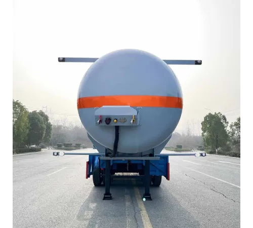 Semiremorcă pentru transportul acidului sulfuric concentrat de 18 metri cubi.