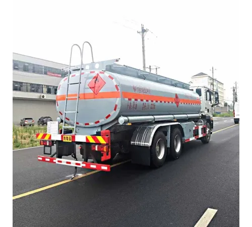 Camion Sinotruk 18m3 cu kerosen lichid inflamabil