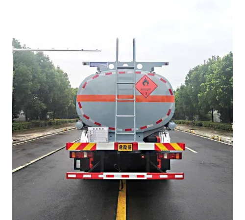 Camion Sinotruk 18m3 cu kerosen lichid inflamabil