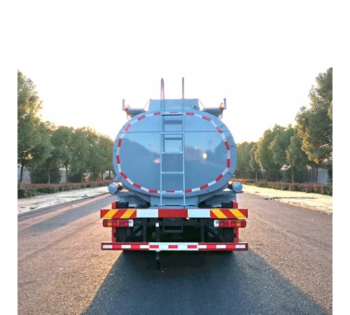 Camion FAW de transport ulei de ungere cu apă de mare de 18 tone