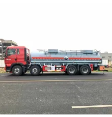 Camion HOWO 8*4 10m3 pentru transportul lichidelor agresive pentru sulfat de cupru