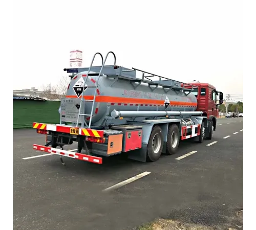 Camion HOWO 8*4 10m3 pentru transportul lichidelor agresive pentru sulfat de cupru