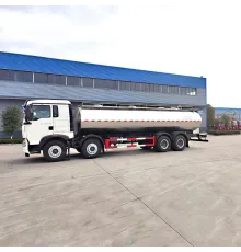 HOWO 8 * 4 22000L Cisternă de apă lichidă și lapte din oțel inoxidabil