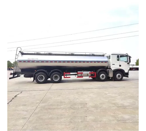 HOWO 8 * 4 22000L Cisternă de apă lichidă și lapte din oțel inoxidabil