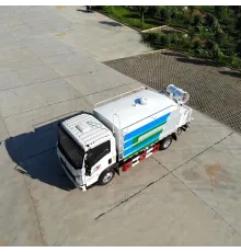 Camion Howo Light Duty 4X2 5m3 cu pulverizare de apă