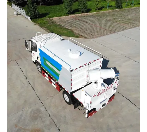 Camion Howo Light Duty 4X2 5m3 cu pulverizare de apă