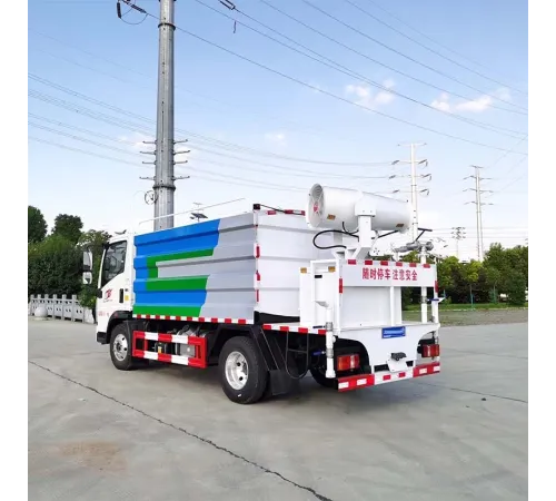 Camion Howo Light Duty 4X2 5m3 cu pulverizare de apă