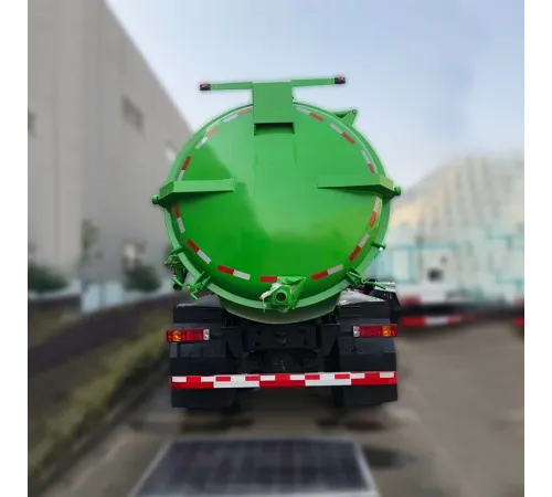 Camion cu aspirator de canalizare Sinotruk 8x4 20000L
