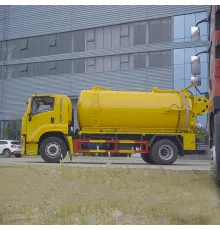 Camion de canalizare ISUZU 4×2 15m3 pentru curățarea și aspirarea deșeurilor