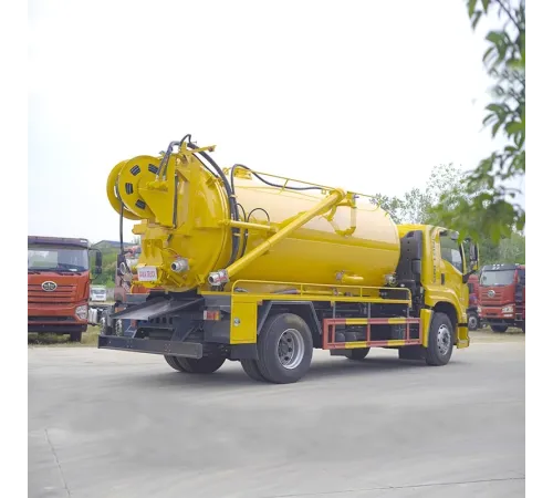 Camion de canalizare ISUZU 4×2 15m3 pentru curățarea și aspirarea deșeurilor