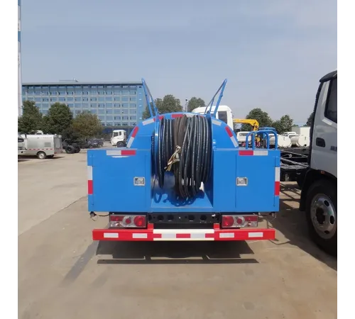 Camion cu aspirator de înaltă presiune JMC 4*2 6cbm pentru aspirarea apelor uzate