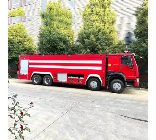 Camion de pompieri Howo 22000L 8x4 cu apă și spumă