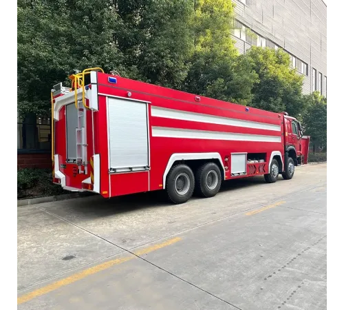 Camion de pompieri Howo 22000L 8x4 cu apă și spumă
