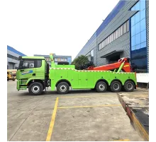 Camion de tractare Shakman 10x4 cu o capacitate de 40 de tone și macara hidraulică