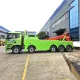 Camion de tractare Shakman 10x4 cu o capacitate de 40 de tone și macara hidraulică