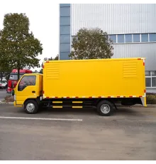Camion Isuzu mic pentru generarea de energie de urgență în aer liber cu o capacitate de 50 kW